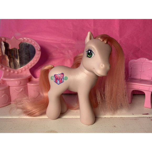 My Little Pony Other - My Little Pony G3 Sno-Glo RARE 2005 Winter Christmas Pony Target Exclusive READ
